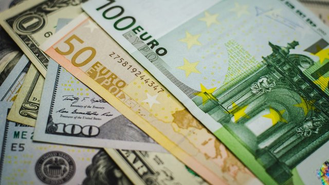 Чиста купівля населенням валюти у липні 2026 зменшилась до $0,5 млрд