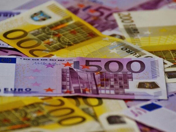 Євро на міжбанківському ринку зросло на 22 копійки, повідомляє Мінфін.