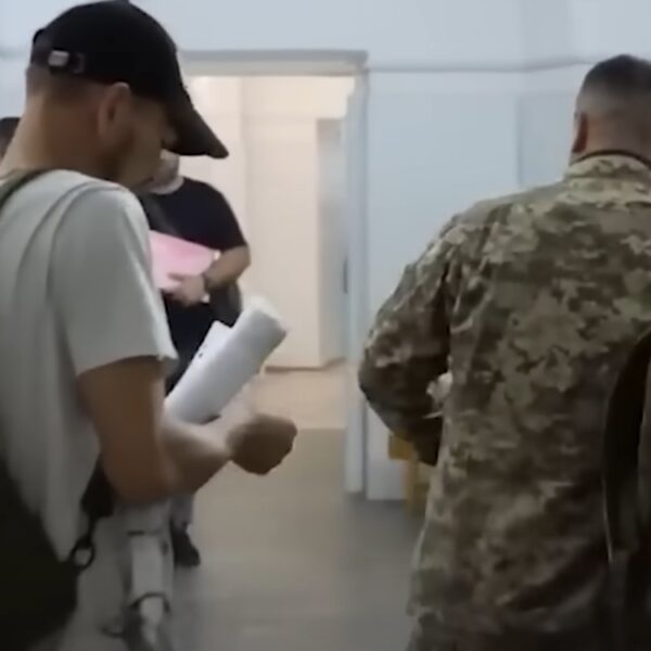 ТЦК почали видавати повістки тим, хто має бронювання: кого можуть призвати до лав армії.