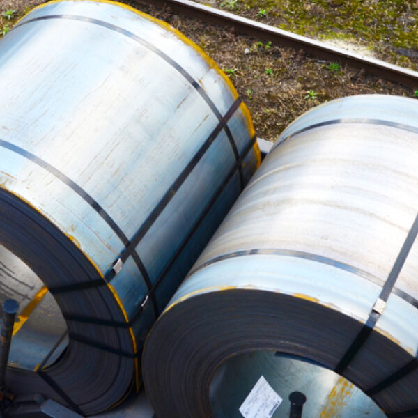 Nucor піднімає вартість гарячекатаної рулонної сталі на 10 доларів за тонну.
