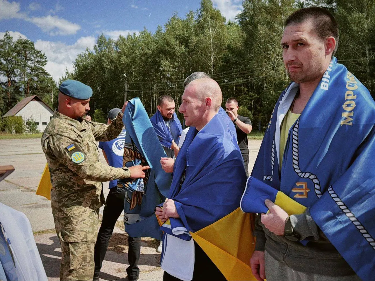 Зеленський заявив про повернення в Україну десяти військових через Білорусь