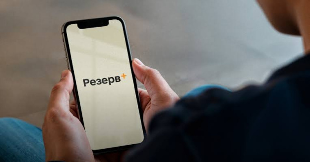 У понеділок вранці у роботі популярного державного застосунку «Резерв+» стався раптовий масштабний збій, який повністю заблокував користувачам доступ до авторизації.
