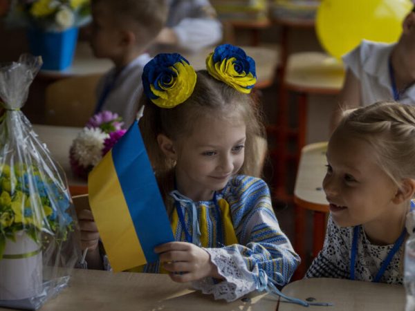Батьки учнів перших класів вже мають можливість отримати 5000 гривень: як подати заявку на «Шкільний портфель» — Мінфін