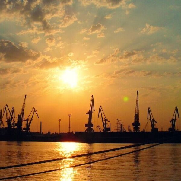 Україна недоотримує мільярди доларів експорту та податки, оскільки її підприємства стикаються з закритими портами – повідомляють ЗМІ.