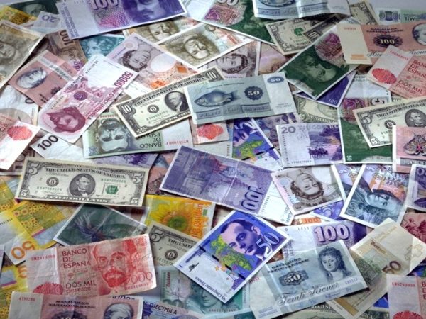 Російський рубль встановив новий антирекорд: національна валюта стала одним із головних невдах на світовій біржі — Мінфін