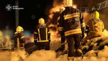 Наслідки атаки на енергооб'єкт: ДСНС ліквідовує пожежу