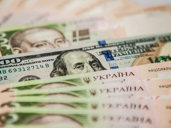 Долар суттєво знецінився, євро знову зростає: курс НБУ на 31 липня — Мінфін