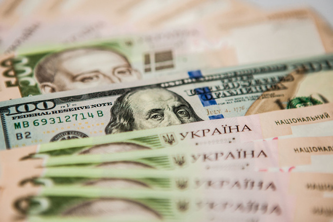 Долар різко подешевшав, євро знову дорожчає: курс НБУ на 31 липня