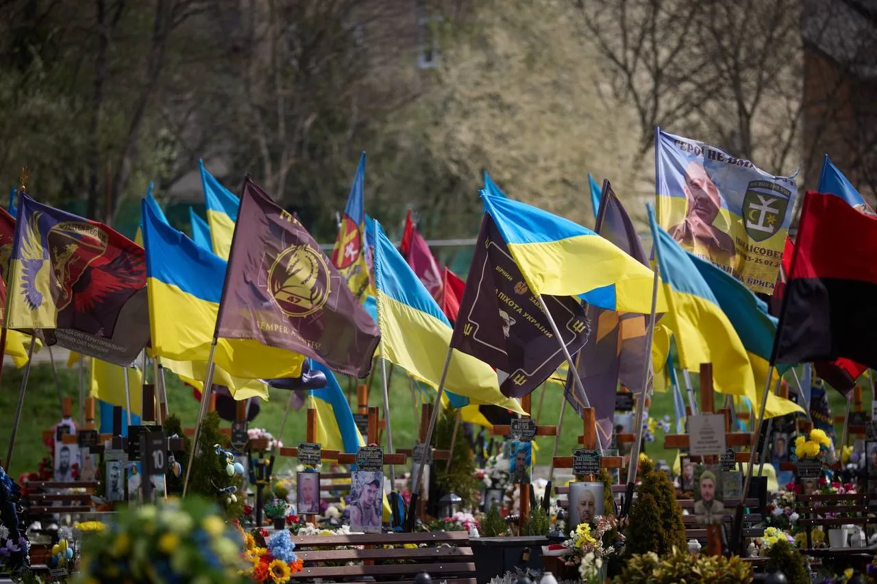 29 серпня Україна вшановує полеглих захисників та захисниць, які присвятили своє життя Україні.