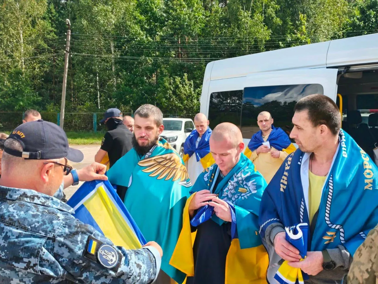 Зеленський заявив про повернення в Україну десяти військових через Білорусь