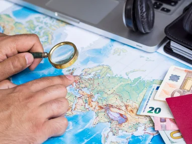 7 найкращих напрямків, куди не варто вирушати восени (з поясненнями)