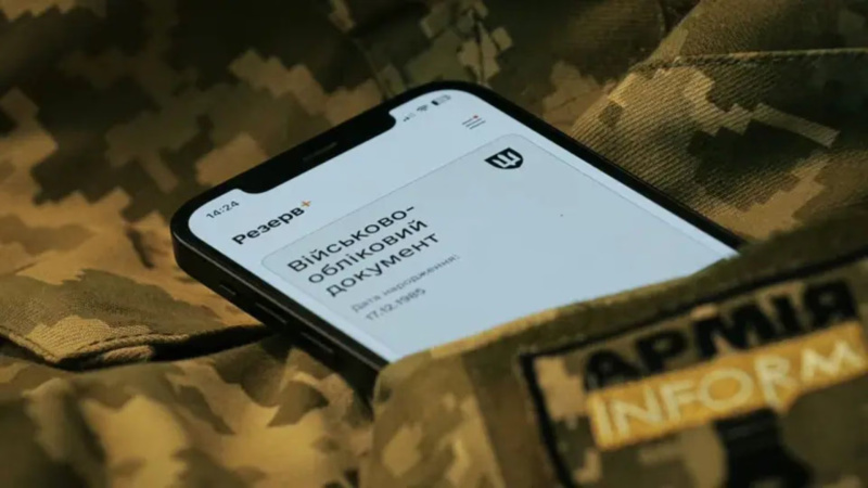 Цифровізація військового обліку зробила видимою проблему, з якою роками стикаються жінки без медичної та фармацевтичної освіти.