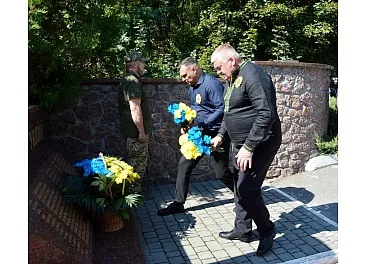 У Кропивницькому 29 серпня відбулося покладання квітів.