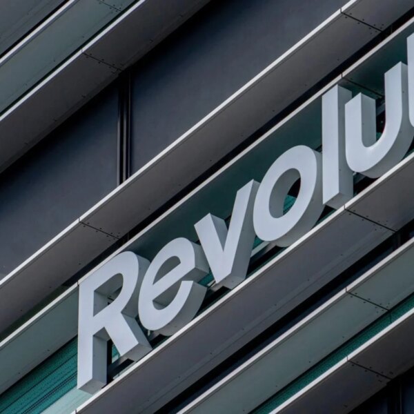 Revolut представила у Польщі, Португалії та Данії стейблкоїн EURR, прив’язаний до євро, повідомляє Мінфін.