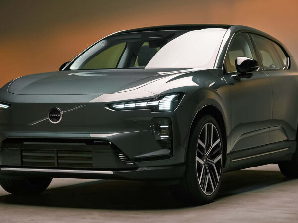 Міністерство фінансів: Нові автомобілі Volvo обмінюватимуться повідомленнями про дорожні ризики
