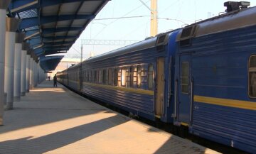 Поїзд на вокзалі, фото: скріншот з відео