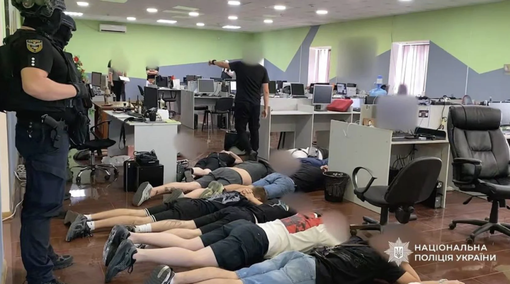СБУ та Нацполіція провели масштабну спецоперацію проти шахрайських кол-центрів.