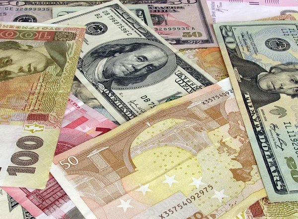 Вартість валют на міжбанківському ринку: долар подешевшав на 1 копійку, євро — на 6 копійок — Мінфін