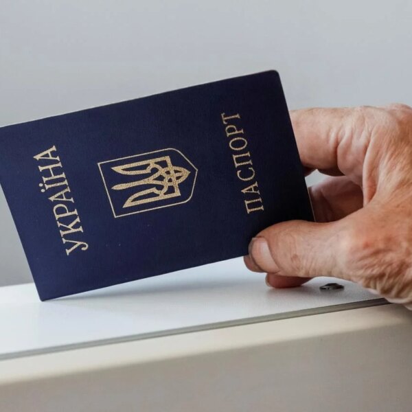 Паспорт-книжечка стане недійсним: для внесення нового фото надається один місяць, інакше – штраф до 51 гривні.