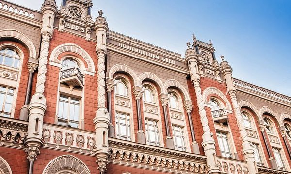 Національний банк України встановив граничну ставку за тримісячними депозитними сертифікатами, що дорівнює обліковій ставці плюс 3,5 відсоткових пункти.