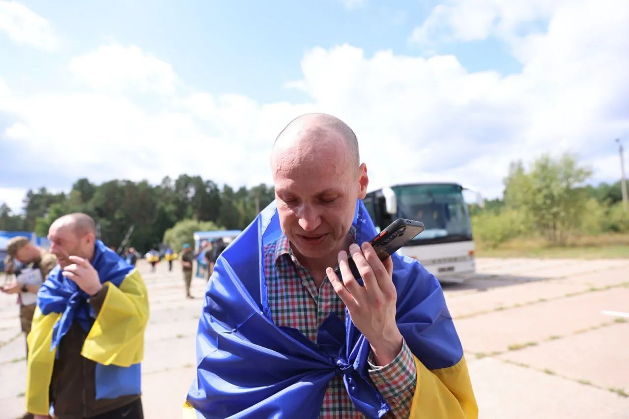 В Україну повернули 5 гвардійців та 6 прикордонників