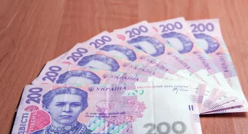 Українські гривні різних номіналів, банкноти НБУ