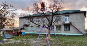 Школи на Донеччині призупиняють роботу