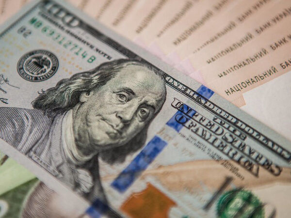 Долар втратив 6 копійок: курс НБУ станом на 3 серпня — Мінфін