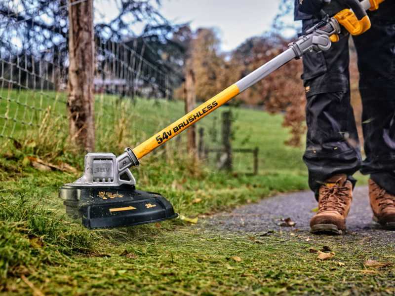 Професійна акумуляторна коса DeWALT