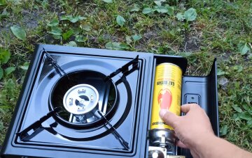 Газовий туристичний пальник, скріншот з відео