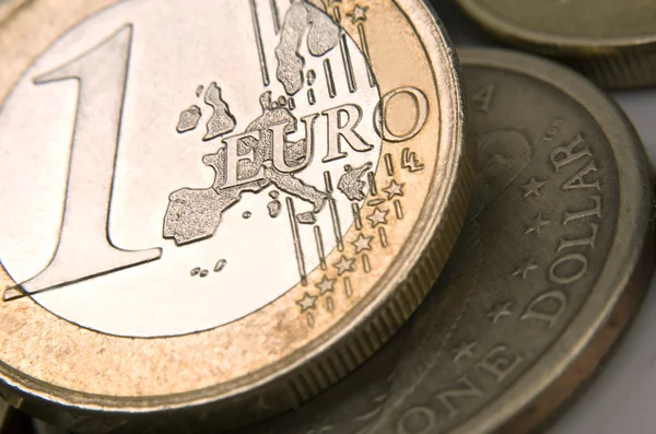 Вартість валют 25 серпня: динаміка долара та євро — Мінфін