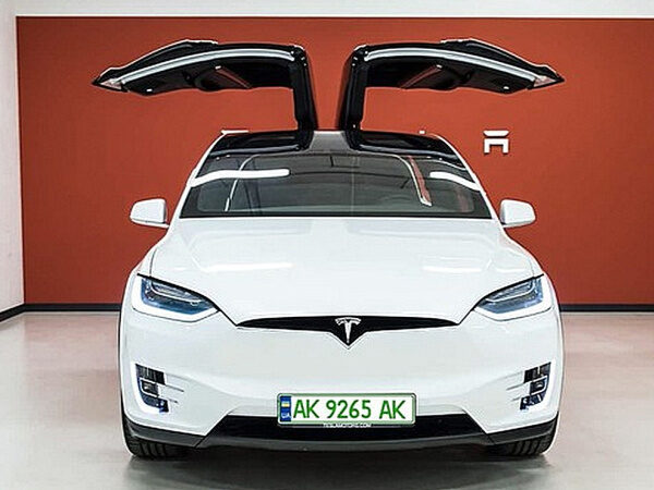 Український автомобільний ринок електромобілів пережив падіння на 44% у липні, а Мінфін повідомив про найпопулярніші моделі серед покупців.