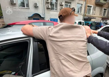Двоє київських пенсіонерів втратили 267 тисяч гривень, передавши їх шахраям, що видавали себе за співробітників СБУ.