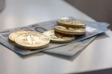 <i>У аспекті захисту від державного контролю перевага все ж на боці криптовалют, джерело фото: pexels</i>