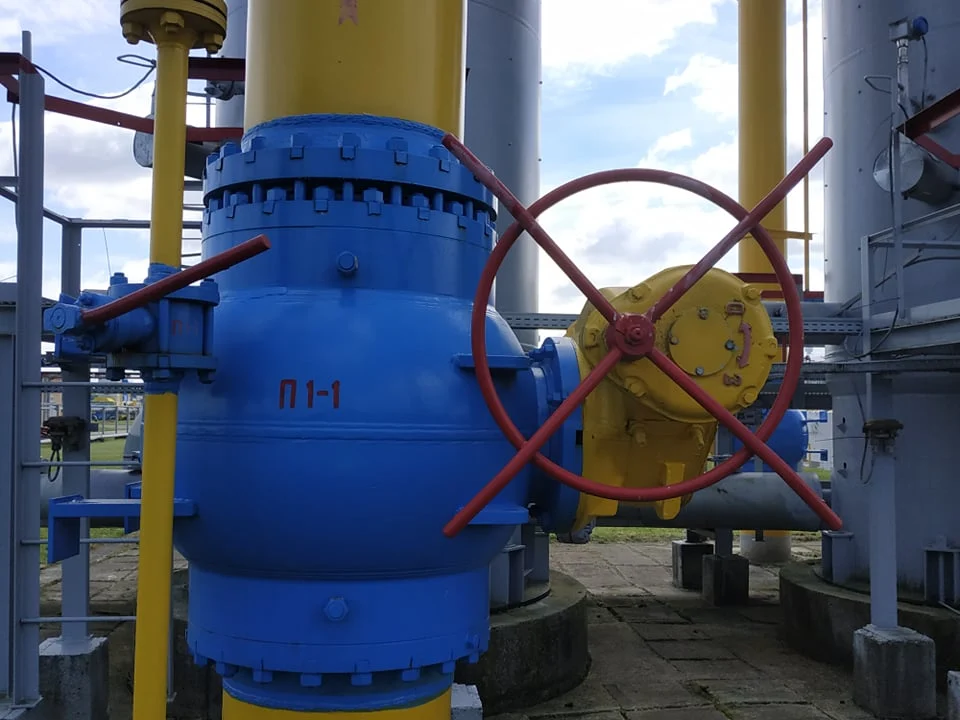 Згідно з оцінкою Fitch Ratings, після перегляду умов єврооблігацій НАК «Нафтогаз України» на суму 0,6 млрд доларів США та 0,7 млрд євро, рейтингове агентство залишило довгостроковий рейтинг дефолту емітента (IDR) компанії на позначці «СС».