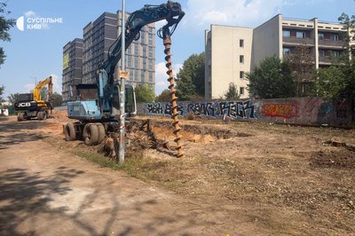Кияни протестують проти вирубки дерев на Теремках: що кажуть у поліції та КМДА