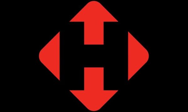 Нічний напад ворога призвів до знищення сортувального центру “Нової пошти” в Києві. Внаслідок атаки загинули троє осіб, ще 8 отримали поранення.