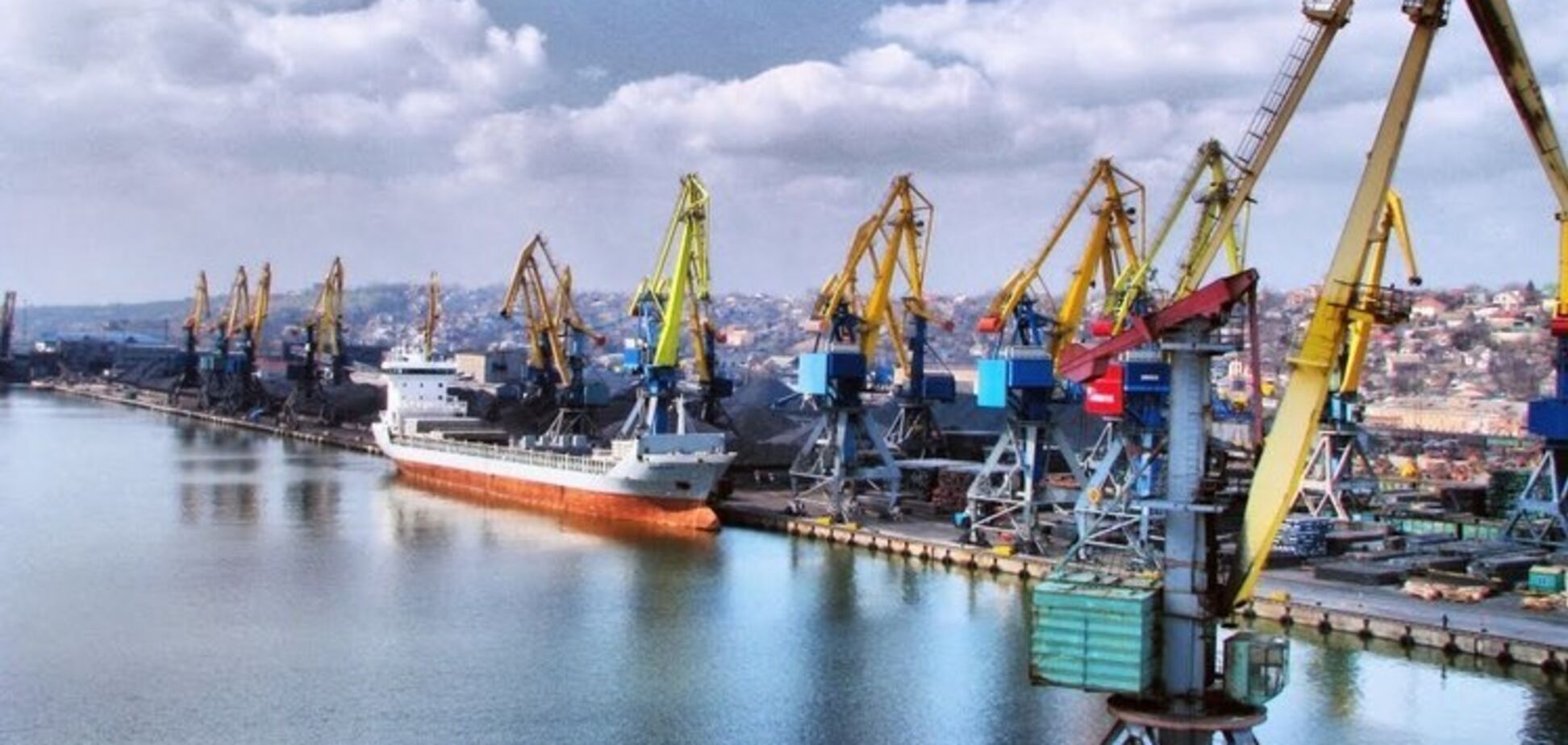 Морські порти відіграють вирішальну роль у логістичній системі України, слугуючи сполучною ланкою з глобальним ринком