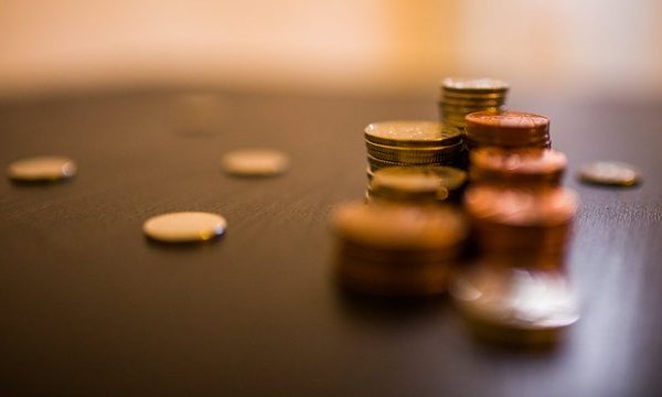 Недержавні економісти переглянули прогноз економічного зростання України на 2026 рік, зменшивши його з 2,4% до 1,1% через затяжну війну.