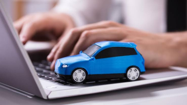 За привабливими пропозиціями купівлі авто на інтернет-платформах, особливо з написами типу «Знижка лише сьогодні», «Легальна операція онлайн» чи «Терміновий продаж через переїзд», можуть критися обманщики.