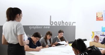 Працівники в офісі. Фото: facebook
