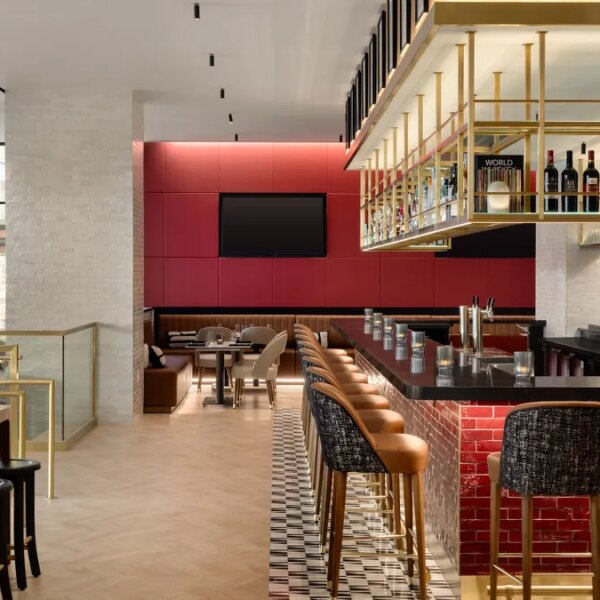 Crowne Plaza Manhattan Times Square запрошує гостей після оновлення