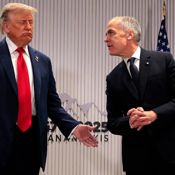 Трамп посилює торговельну війну з Канадою новими митами та заборонами на імпорт
