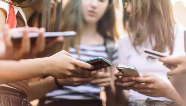 Дитина зі смартфоном: безпека в інтернеті