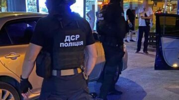 Шахрайські кол-центри на Київщині та в столиці: вилучено десятки елітних авто та значні суми готівки