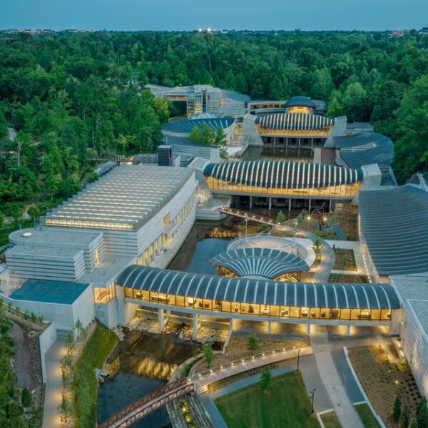 Crystal Bridges святкує 15-річчя масштабним розширенням