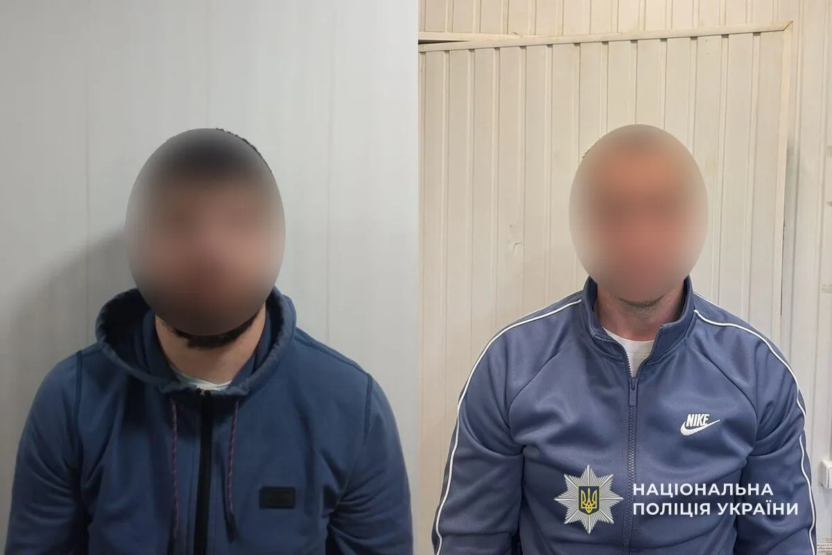 Хитрова (ліворуч) затримали разом із спільником
