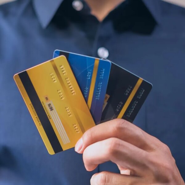 Нардепи посилили покарання за продаж банківських карток
