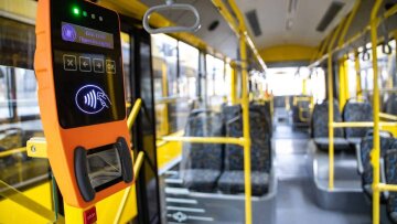Проїзні продають удвічі гірше: пасажиропотік впав на 10% через 30 гривень за проїзд