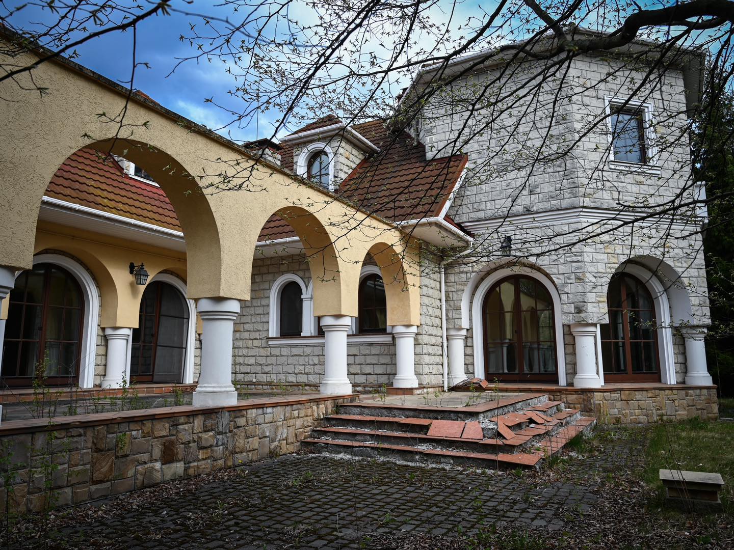 Фото басейну з іншого ракурсу